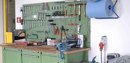 沈飛集團(tuán)武總親身到浦豐柜業(yè)訂做鉗工工作臺(tái) 沈飛集團(tuán)武總親身到浦豐柜業(yè)訂做鉗工工作臺(tái)